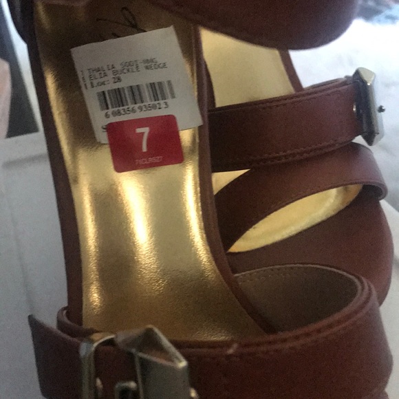 Shoes - Picture 4 of 4